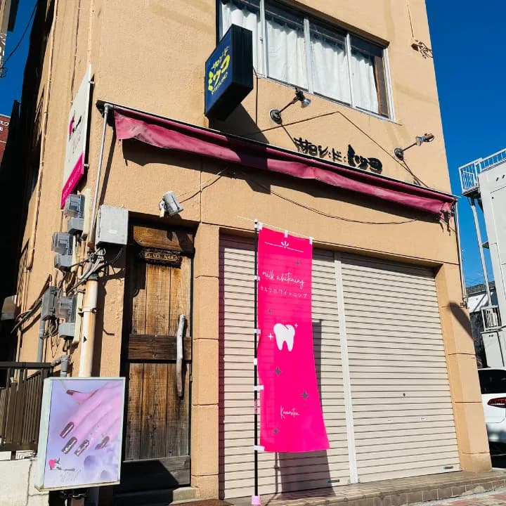 ネルネルネイルの清潔感のある店内